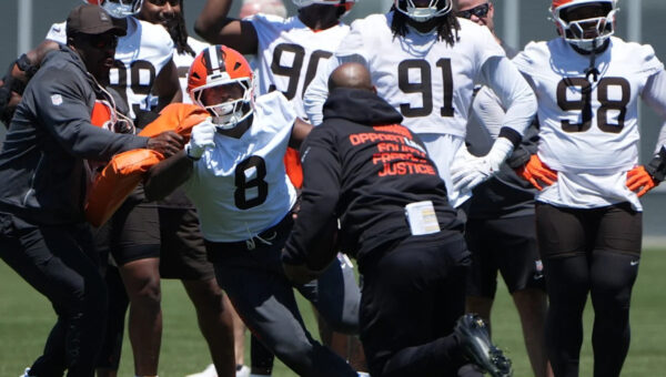 Browns' young DE duo must take huge step without Myles Garrett in 2026