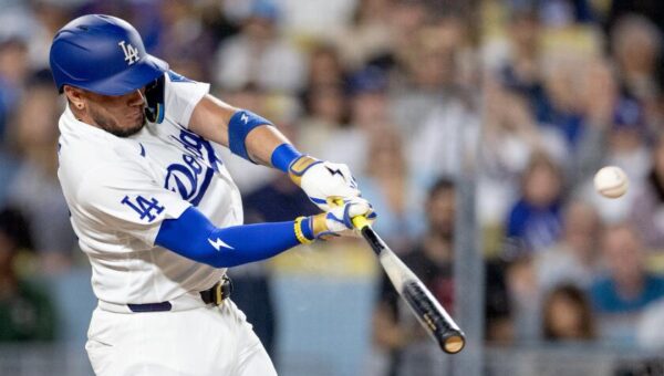 Miguel Rojas propels Dodgers to series-opening win over Rays