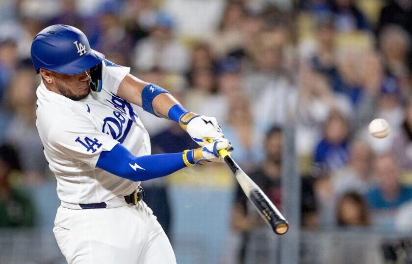 Miguel Rojas propels Dodgers to series-opening win over Rays
