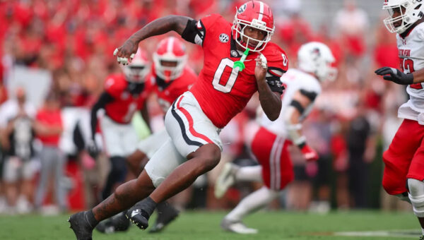 Nation's No. 2 edge rusher announces commitment