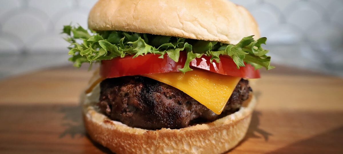 I’ve been a chef for over 15 years. Here are my 6 tips for making perfect, juicy burgers.