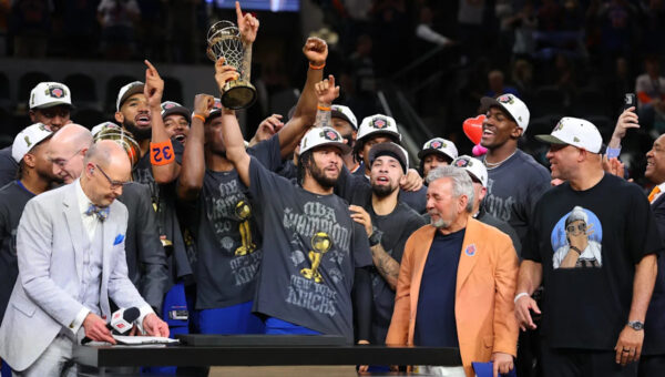 New York Knicks fans taking no risks as people gather almost 24 hours before championship parade