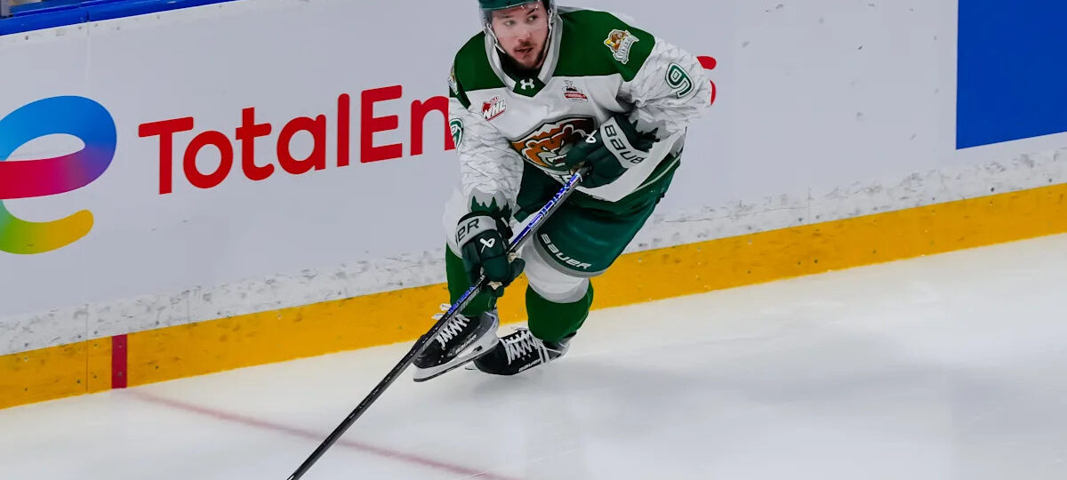 MSU, UM hockey reportedly battling for elite, future NHL defenseman Landon DuPont