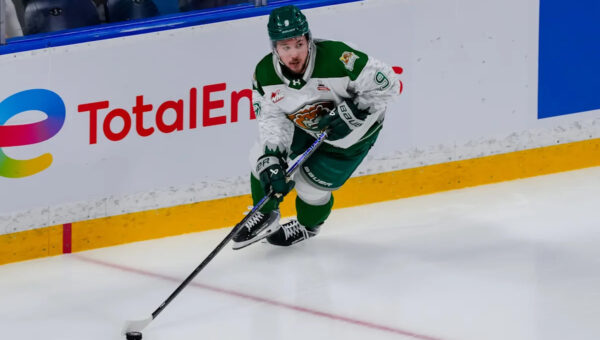 MSU, UM hockey reportedly battling for elite, future NHL defenseman Landon DuPont