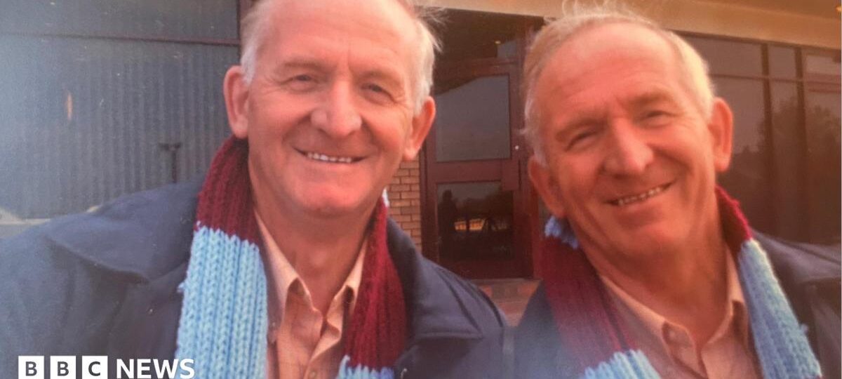 Twins living identical lives for 82 years