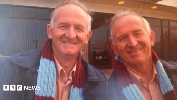 Twins living identical lives for 82 years