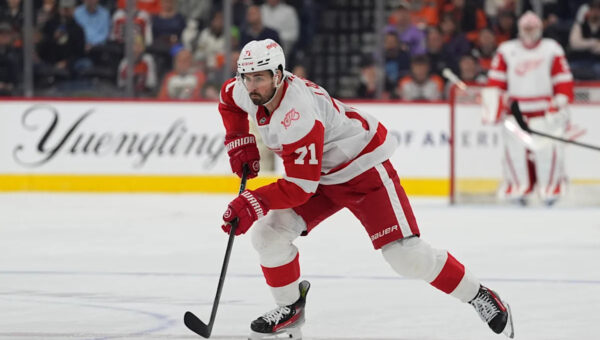 Red Wings captain Larkin submits 3-team trade list of Florida, Minnesota and Vegas, AP source says