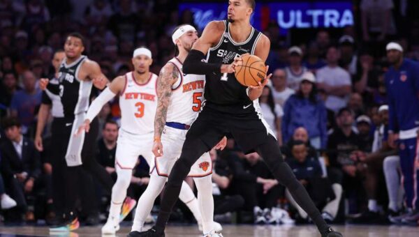 6’0 New York Knicks star gives Victor Wembanyama ‘last’ warning after controversial shove on Jalen Brunson