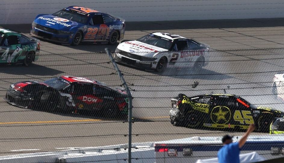 Points leader Tyler Reddick crashes out in wild restart pileup at Michigan