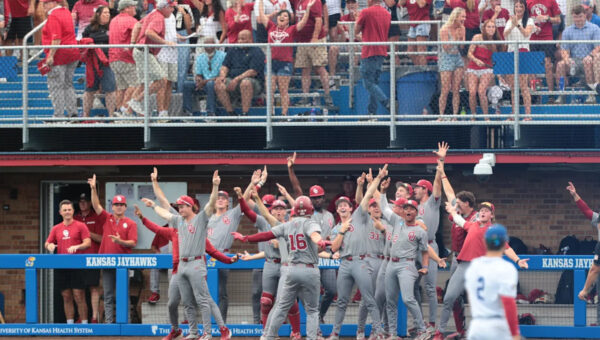 Oklahoma routs Kansas baseball in NCAA super regional opener
