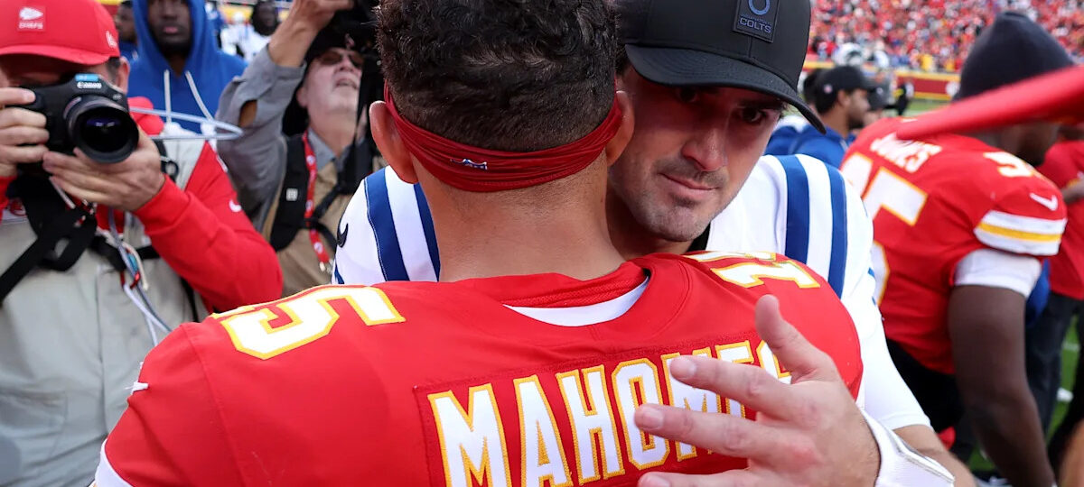 Contractually speaking, should Mahomes and Jones be this close?