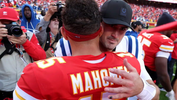 Contractually speaking, should Mahomes and Jones be this close?