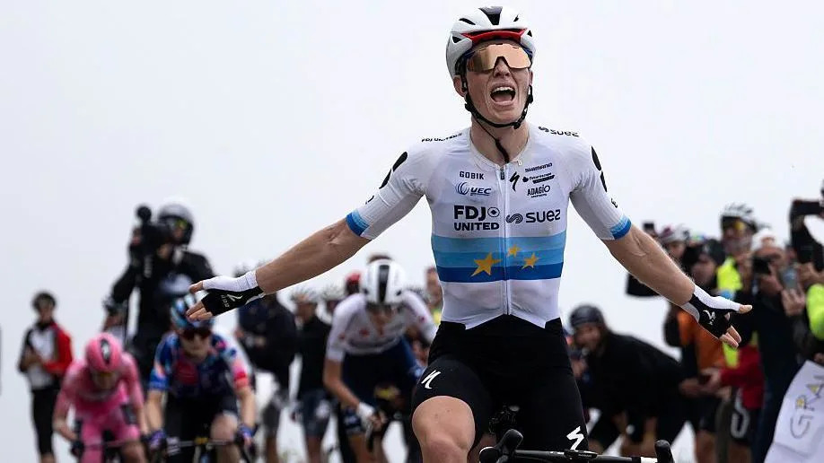 Vollering wins after Giro queen stage shortened