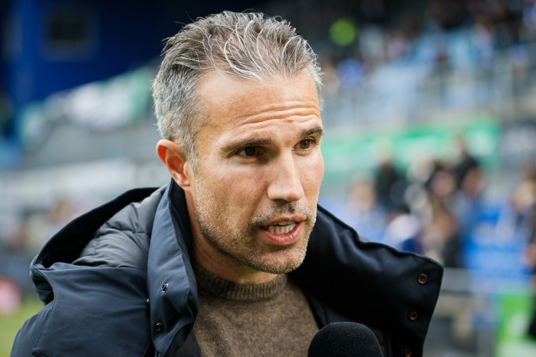 Feyenoord sack van Persie after 'difficult season'