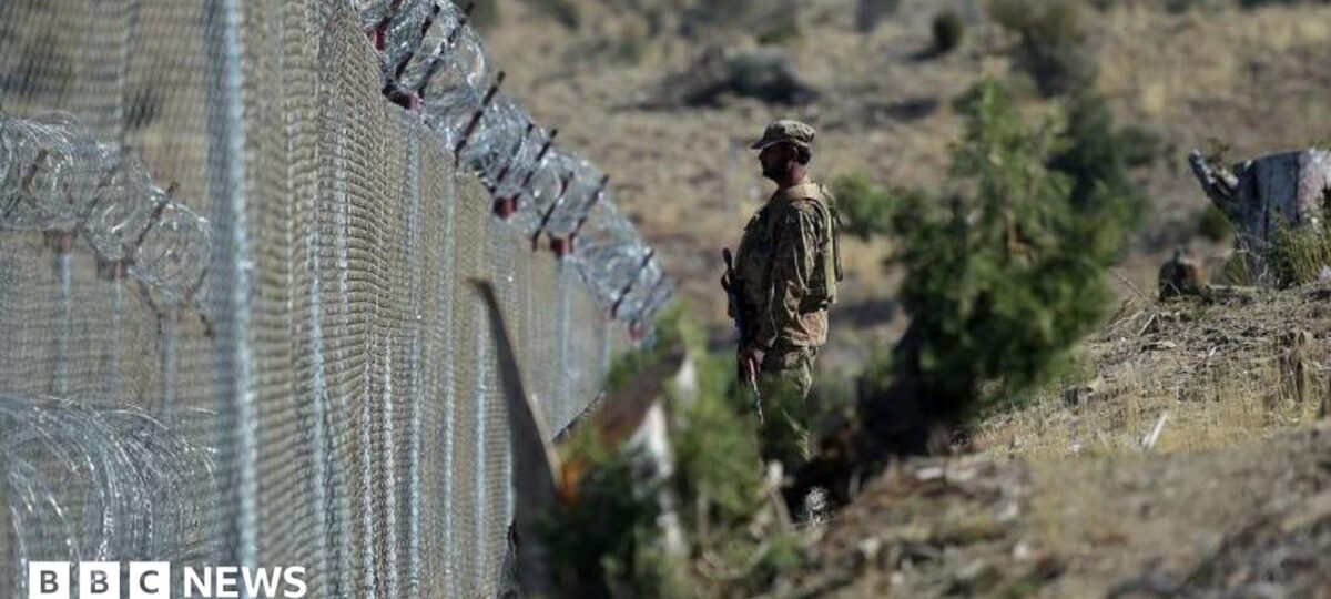 Pakistan launches deadly strikes along Afghan border