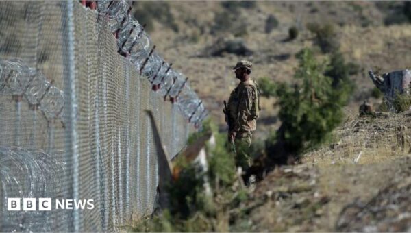 Pakistan launches deadly strikes along Afghan border