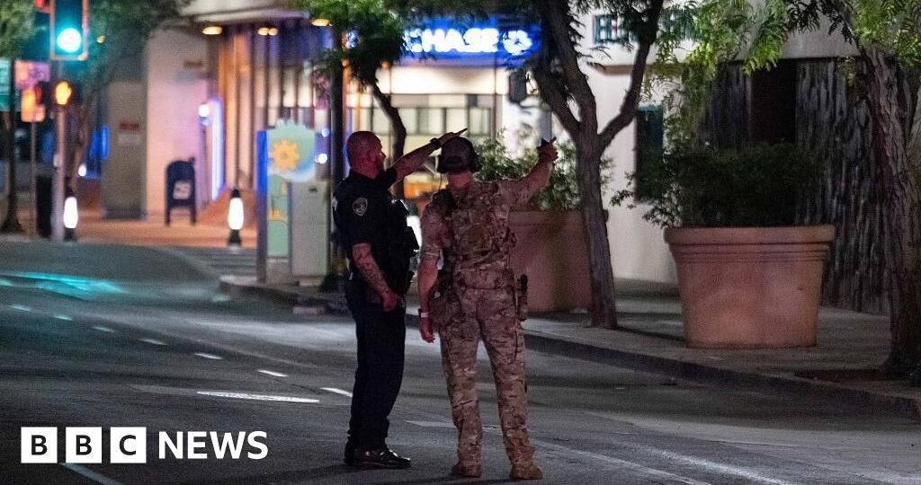 Man shot dead by FBI after taking hostages at California bank