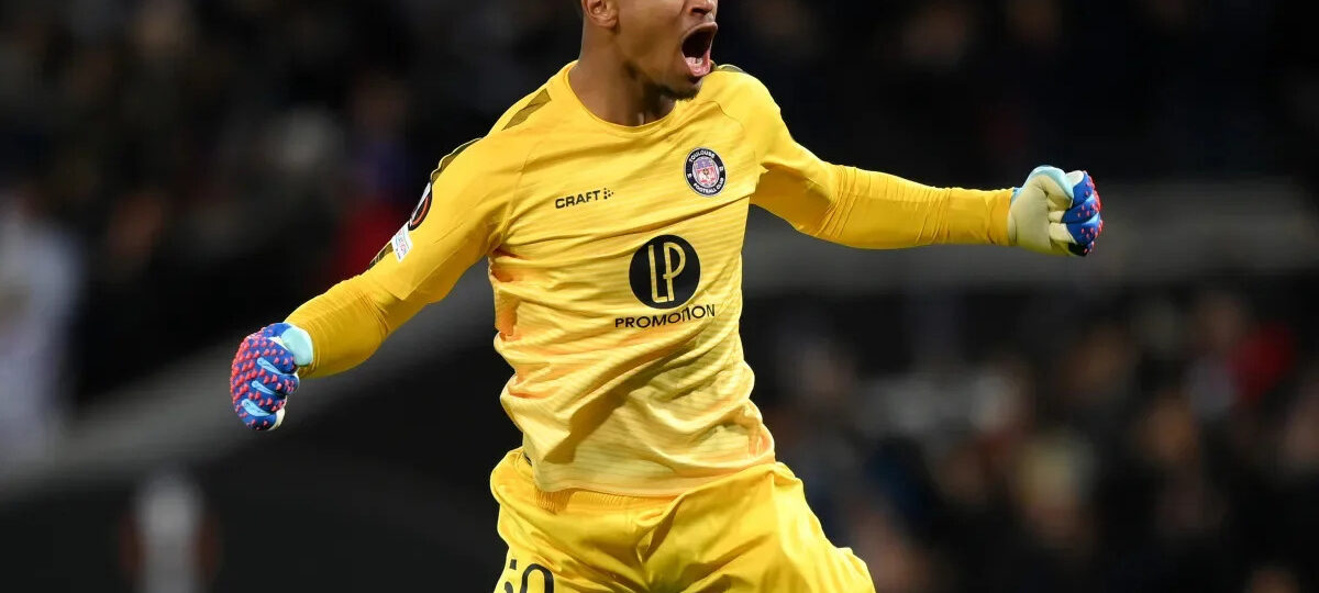 Aston Villa identify Guillaume Restes as Emiliano Martínez’s replacement