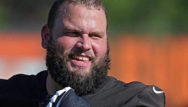 Browns’ Joel Bitonio delivers savage one-liner about Johnny Manziel as O-lineman retires