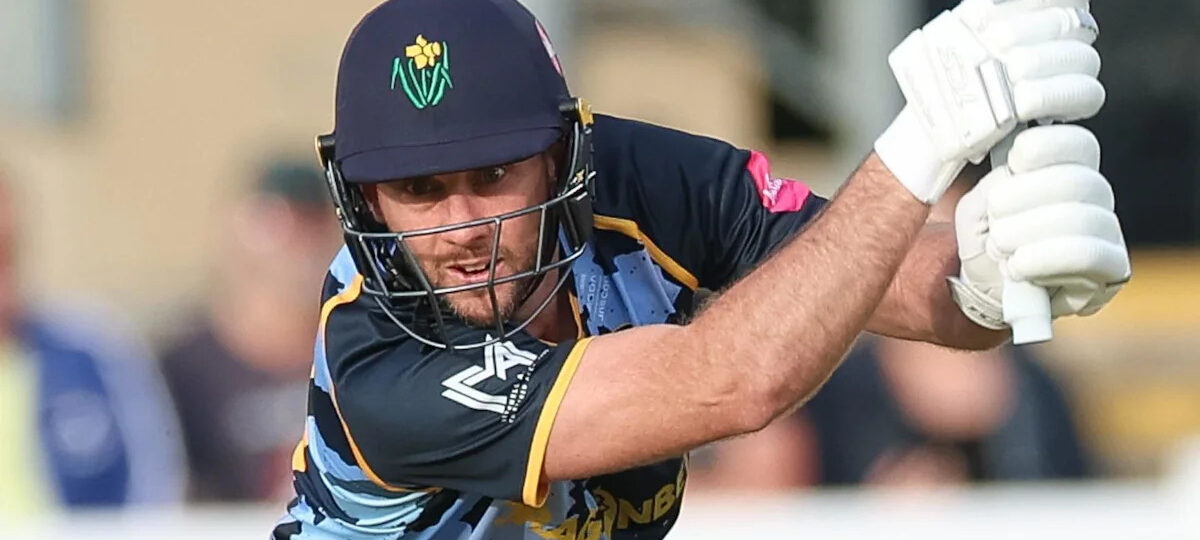 Cooke late blitz earns Glamorgan dramatic win