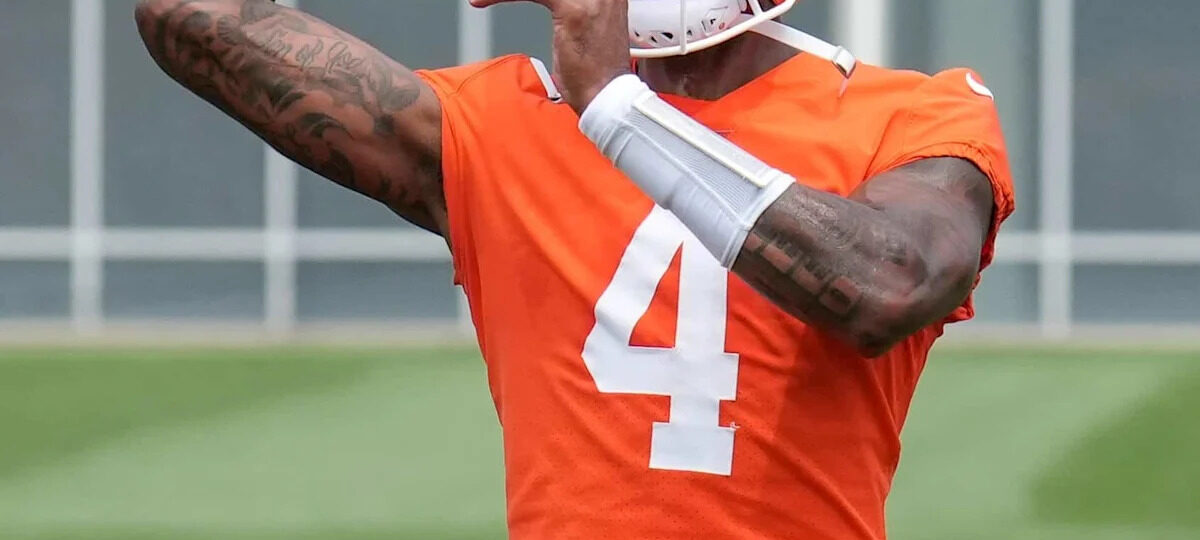 Cleveland Browns: Deshaun Watson Prediction Could Benefit Shedeur Sanders