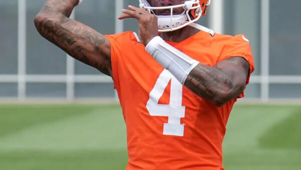 Cleveland Browns: Deshaun Watson Prediction Could Benefit Shedeur Sanders
