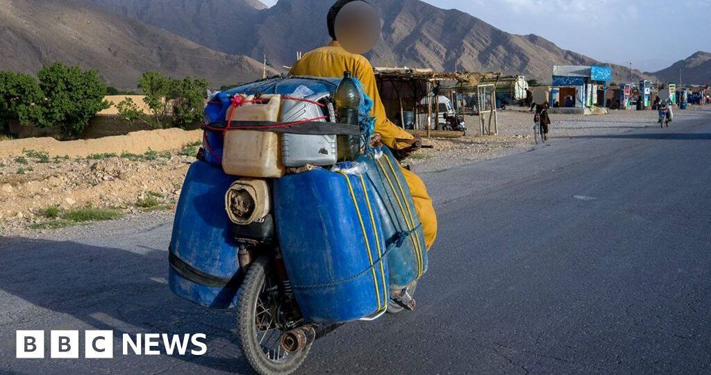 The bikers battling extreme heat and armed conflict to smuggle Iranian fuel to Pakistan