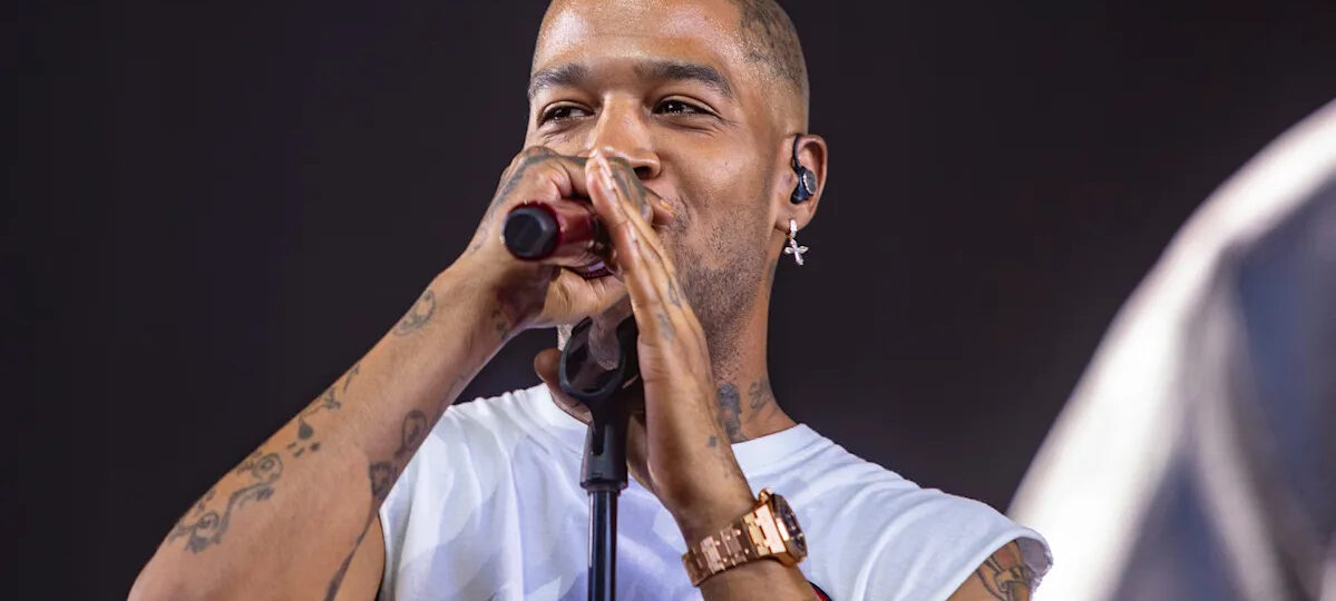 Kid Cudi visits Fever practice, gets signed Caitlin Clark shirsey