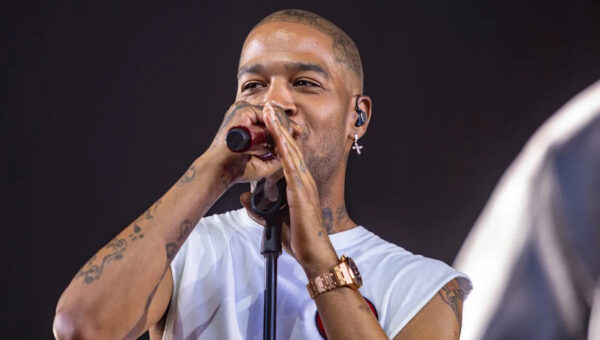 Kid Cudi visits Fever practice, gets signed Caitlin Clark shirsey
