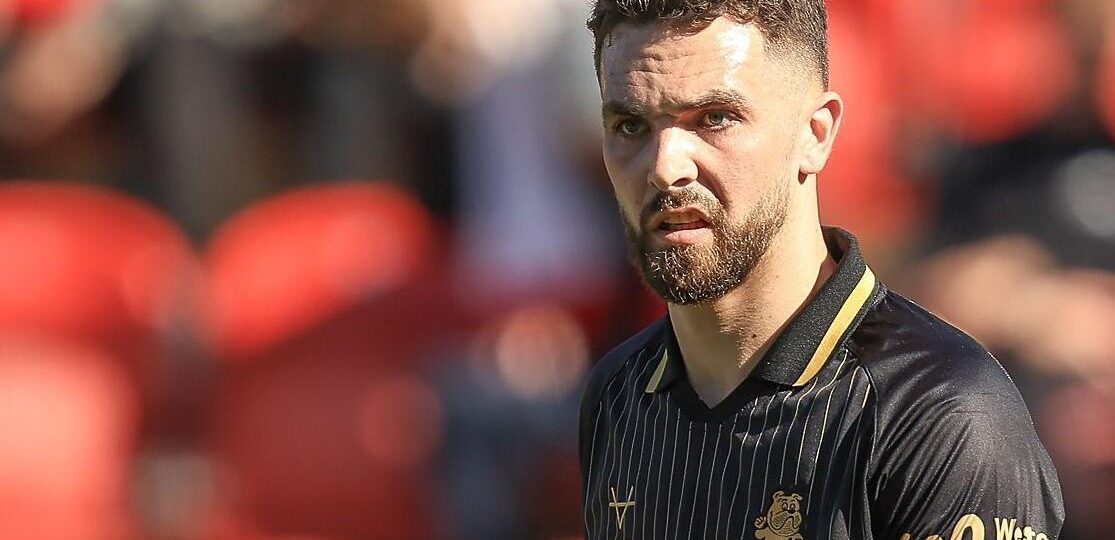 Bradford sign Barnsley midfielder Phillips