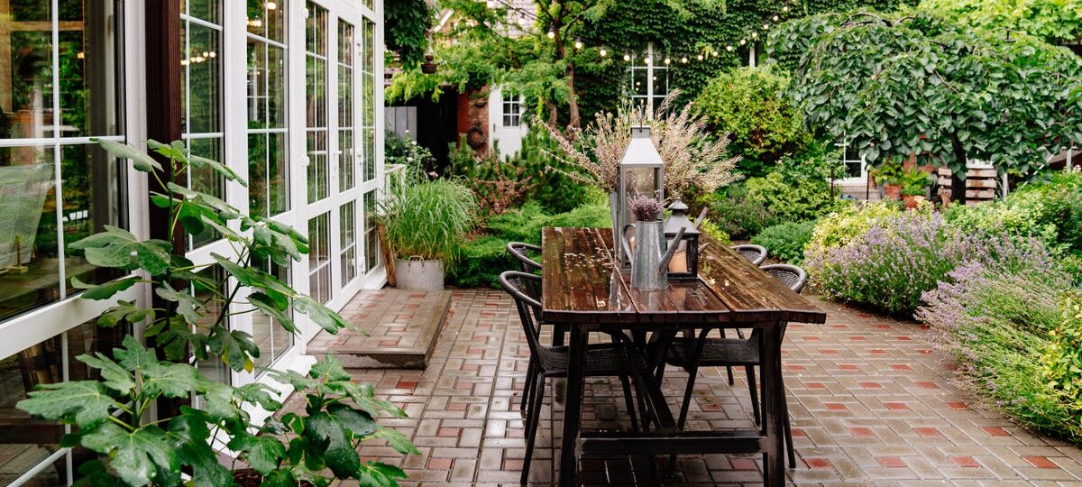 5 backyard trends that are in this year, and 4 that are out, according to landscapers, gardeners, and interior designers