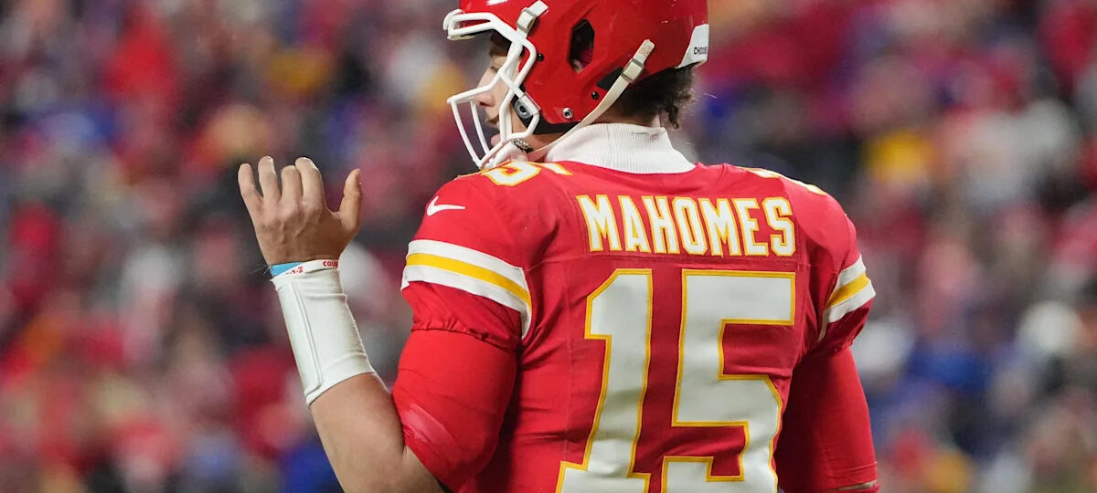 Patrick Mahomes, Chiefs agree to record-shattering contract extension