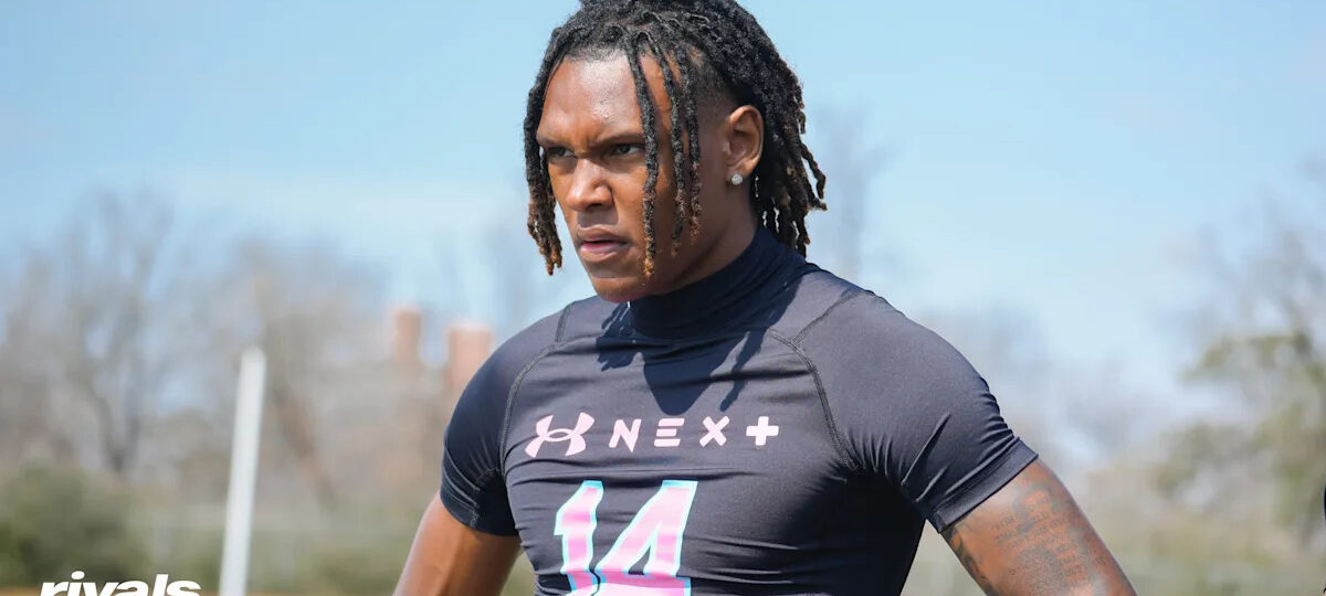 Texas bolsters 2027 class with a commitment from No. 1 CB John Meredith