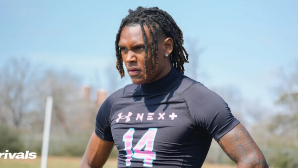 Texas bolsters 2027 class with a commitment from No. 1 CB John Meredith
