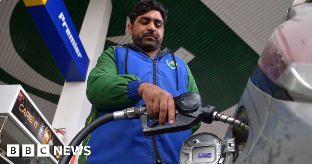 Oil prices slide after Pakistan announces deal between US and Iran