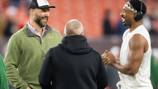 Browns' legend Joe Thomas says goodbye, welcomes Jared Verse
