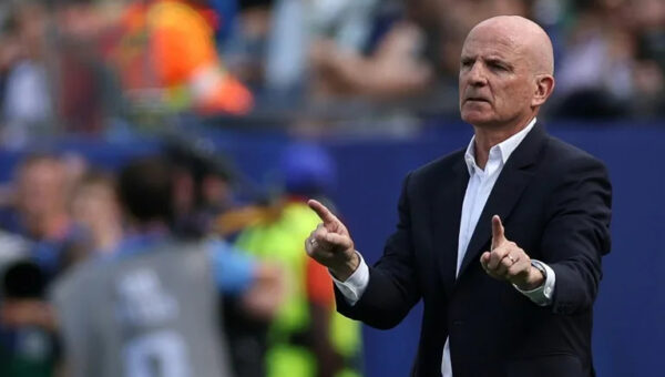 France coach Deschamps back with World Cup squad on Saturday