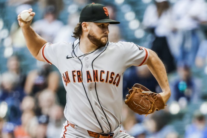 MLB: Giants’ ‘lapse’ led to players writing Bible verses on pride hats