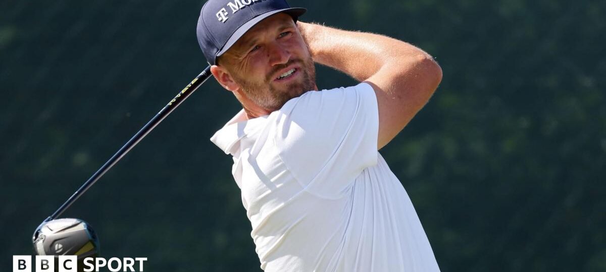 Scheffler makes move but US Open is Clark's to lose