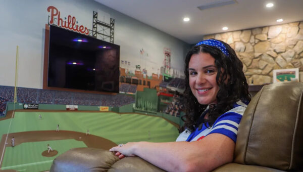 South Jersey artist creates unique Phillies mural in her parents' basement