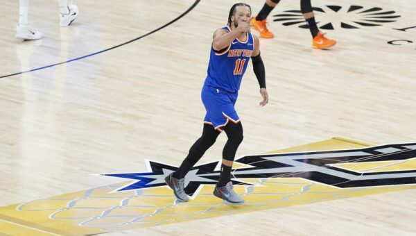 Jalen Brunson’s Mom Can’t Stop Laughing as Knicks Fan Thanks Her For Giving Birth to Star Guard