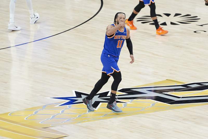 Jalen Brunson’s Mom Can’t Stop Laughing as Knicks Fan Thanks Her For Giving Birth to Star Guard