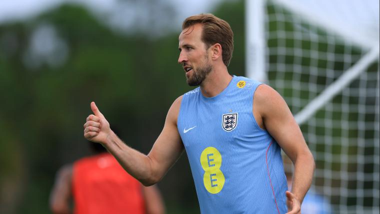 "Always Ready!": Harry Kane swaps football for cricket ahead of World Cup, offers services to Virat Kohli's RCB