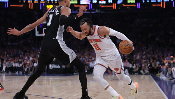Knicks break NBA record in improbable Game 4 win over Spurs