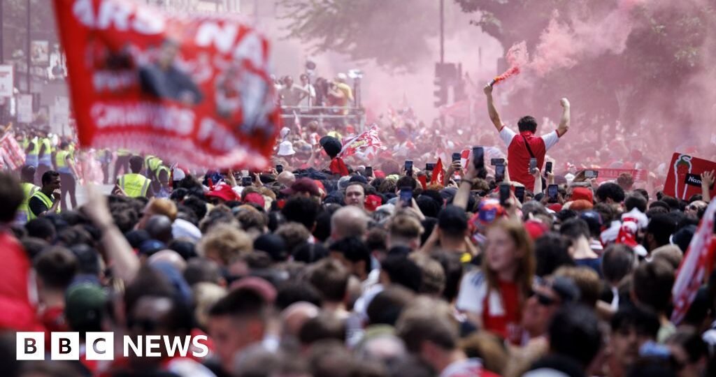 Six people stabbed after Arsenal victory parade