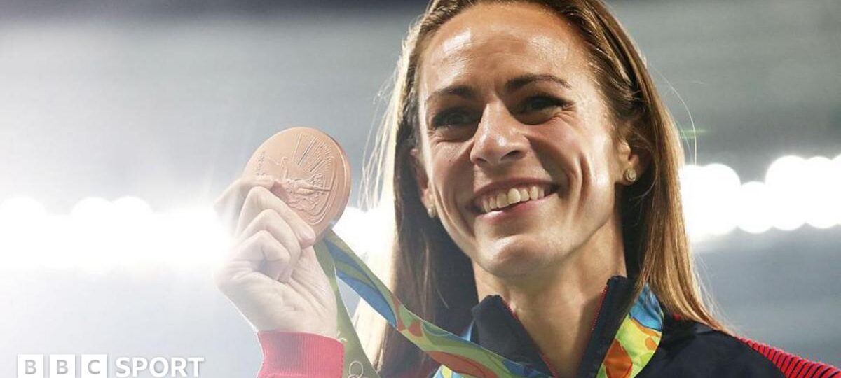Olympic medallist Simpson collapses at mile event