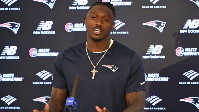 Philadelphia Sports Columnist Tabs A.J. Brown 'Obvious Traitor,' Rips Patriots WR Over Eagles Exit