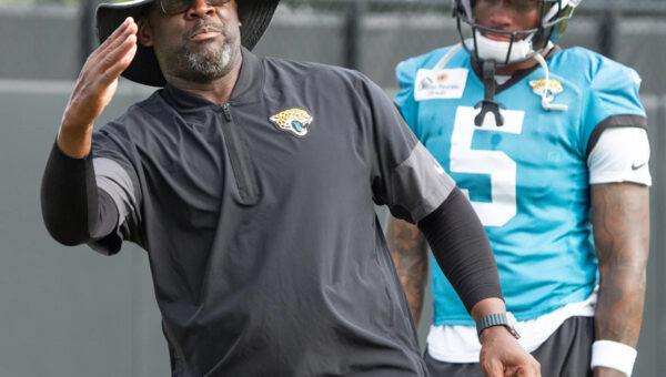 WR coach Edgar Bennett details team-first mentality in Jaguars offense