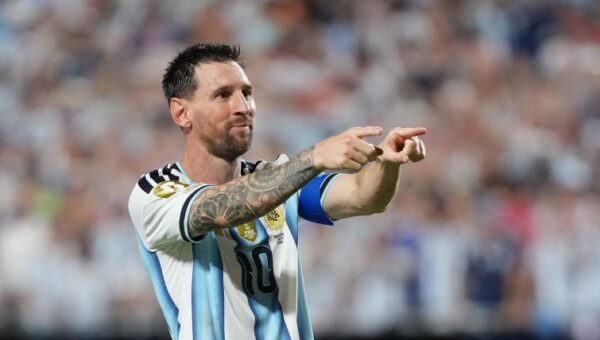 Lionel Messi defies age, proves he's still the GOAT in record-setting night vs. Algeria