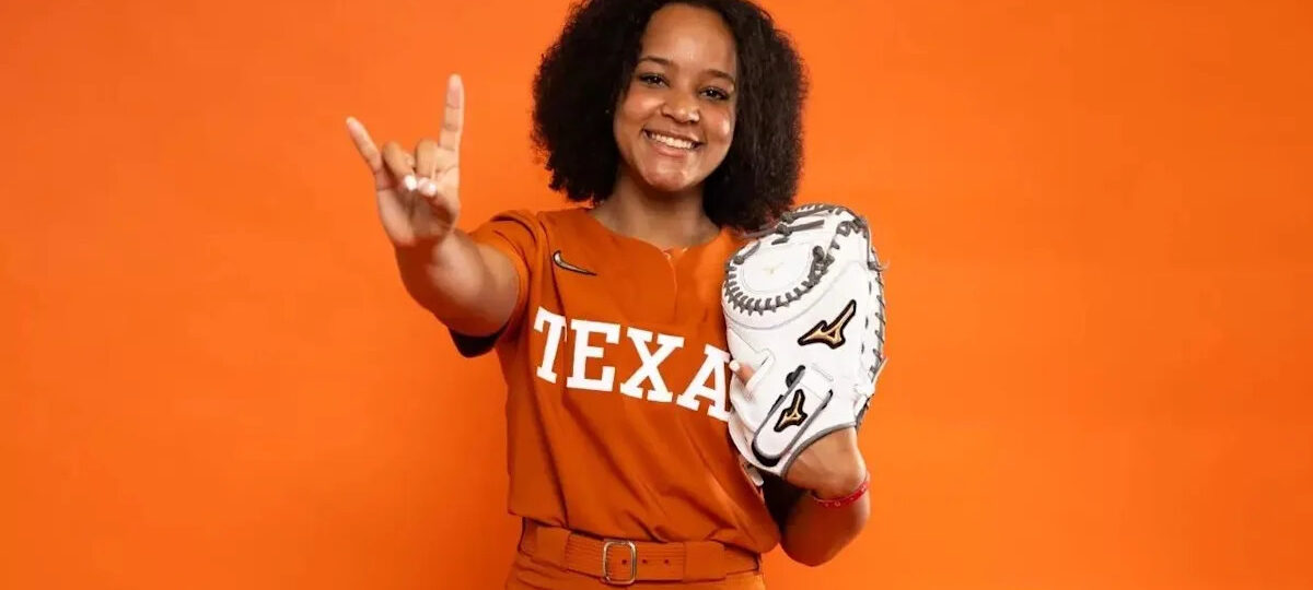 Former Arizona State C Samanta Swan signs with Texas